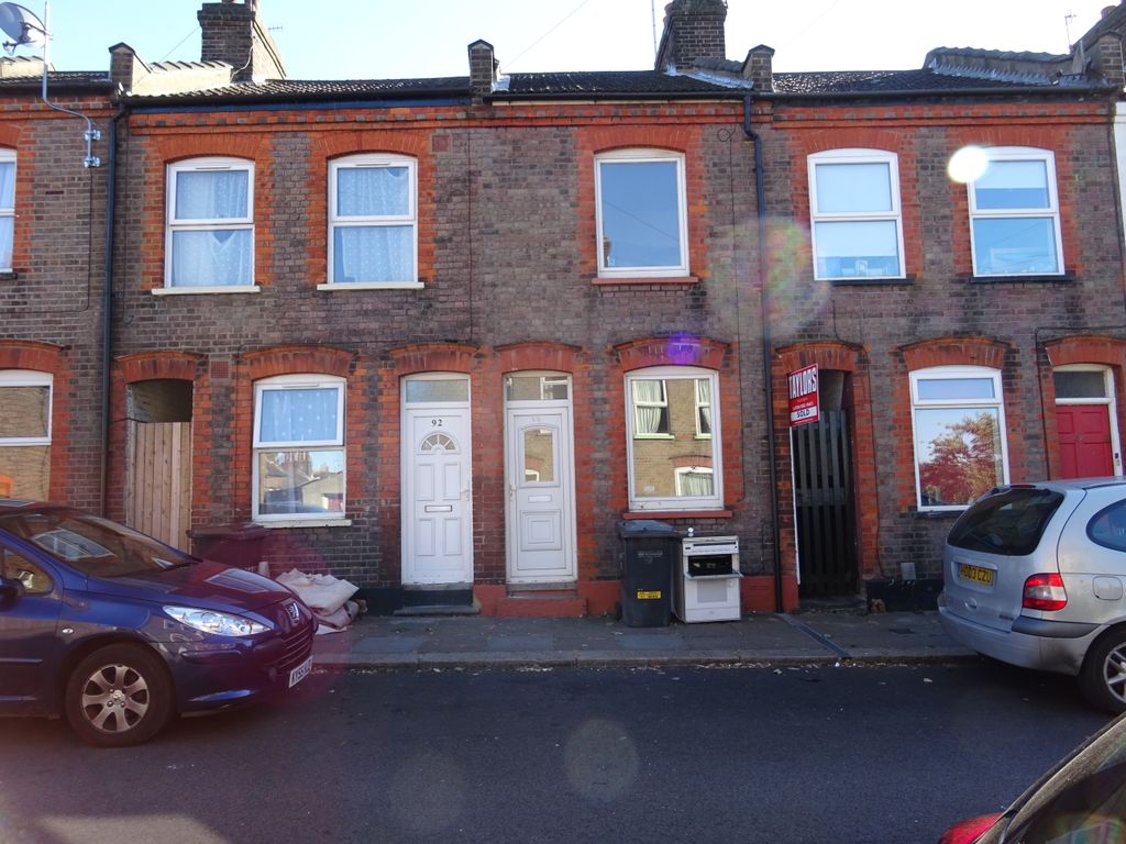 2 bed terraced house to rent in Baker Street, Luton, Newtown LU1, £