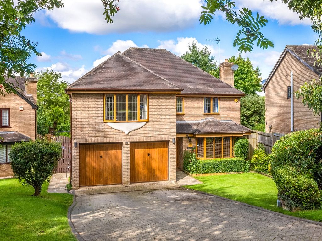 5 bed detached house for sale in Tenlands, Middleton Cheney, Banbury