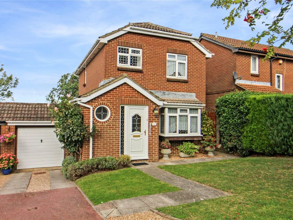 3 bed detached house for sale in Aldington Close, Walderslade, Kent ME5