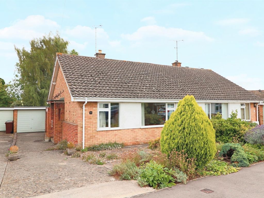 1 bed semidetached bungalow for sale in Crispin Close,