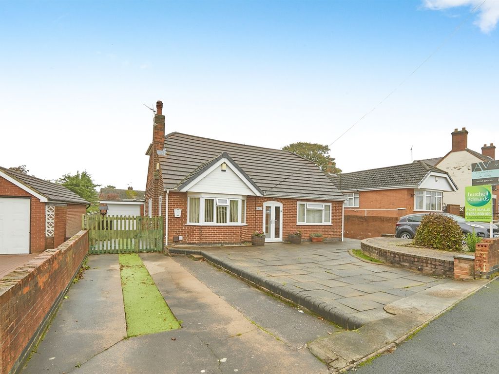 2 bed detached bungalow for sale in Westfield Road, Swadlincote DE11, £