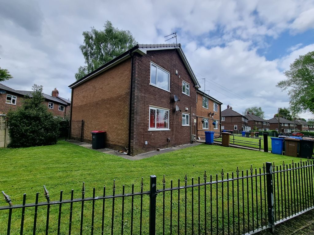 2 bed flat to rent in Shelley Road, Swinton M27, £850 pcm Zoopla