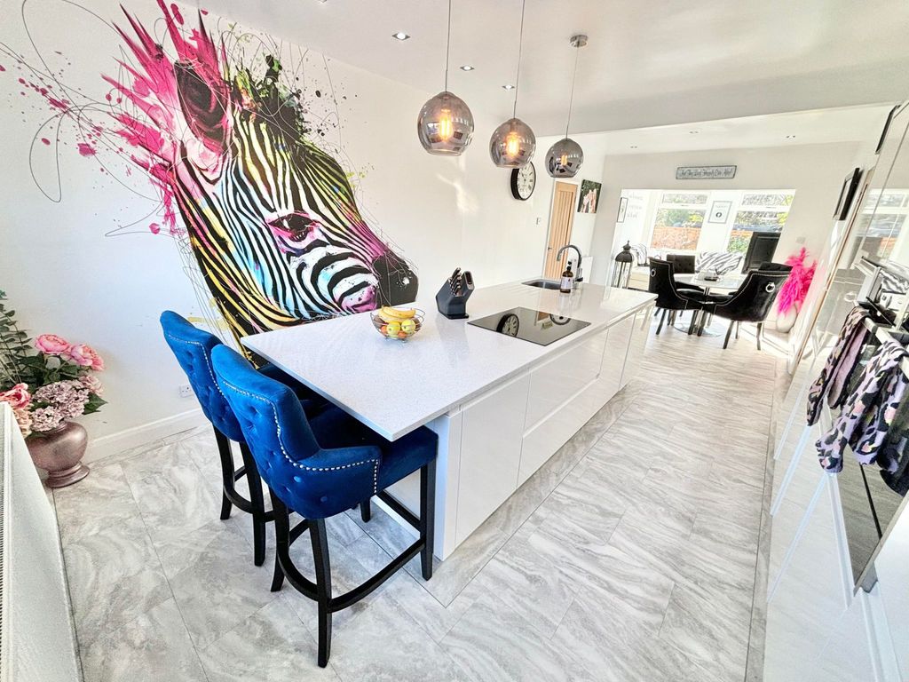 4 bed bungalow for sale in Garstang Road East, PoultonLeFylde FY6, £