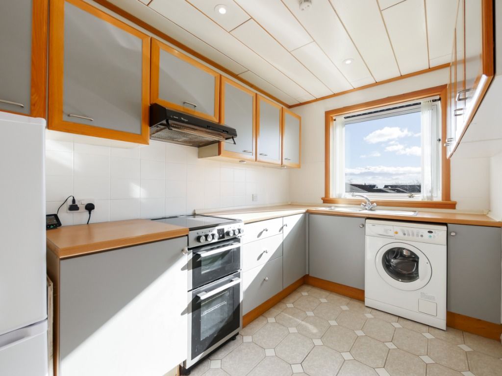 2 bed flat to rent in Strathmore Street, Barnhill, Dundee DD5, £850 pcm Zoopla