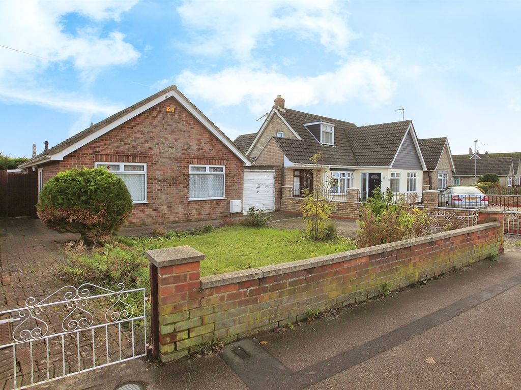 2 bed detached bungalow for sale in Gunthorpe Road, Peterborough PE4, £