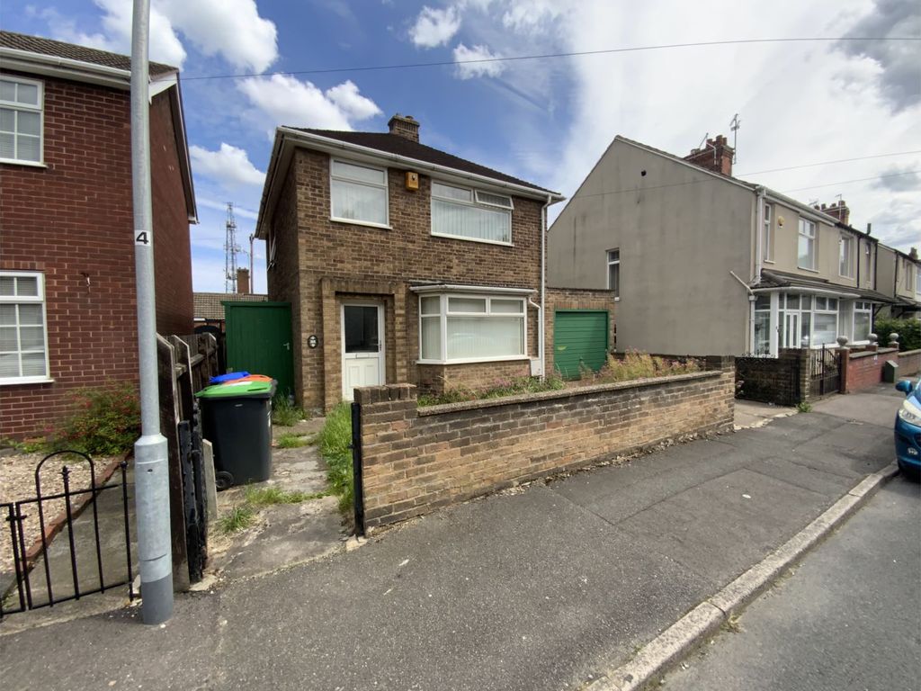 3 bed detached house for sale in Lime Avenue, SuttonInAshfield NG17