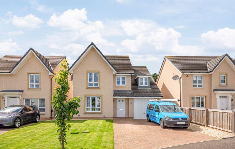 4 bed property for sale in Torvean Crescent, Kirkcaldy KY2, £320,000