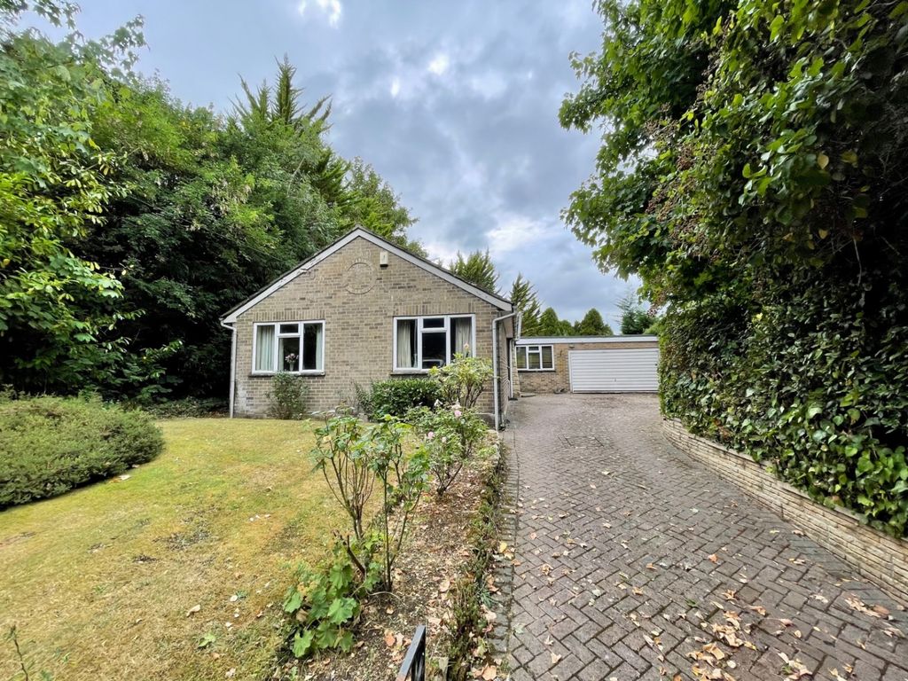 3 bed bungalow for sale in Greenham Road, Newbury RG14 Zoopla