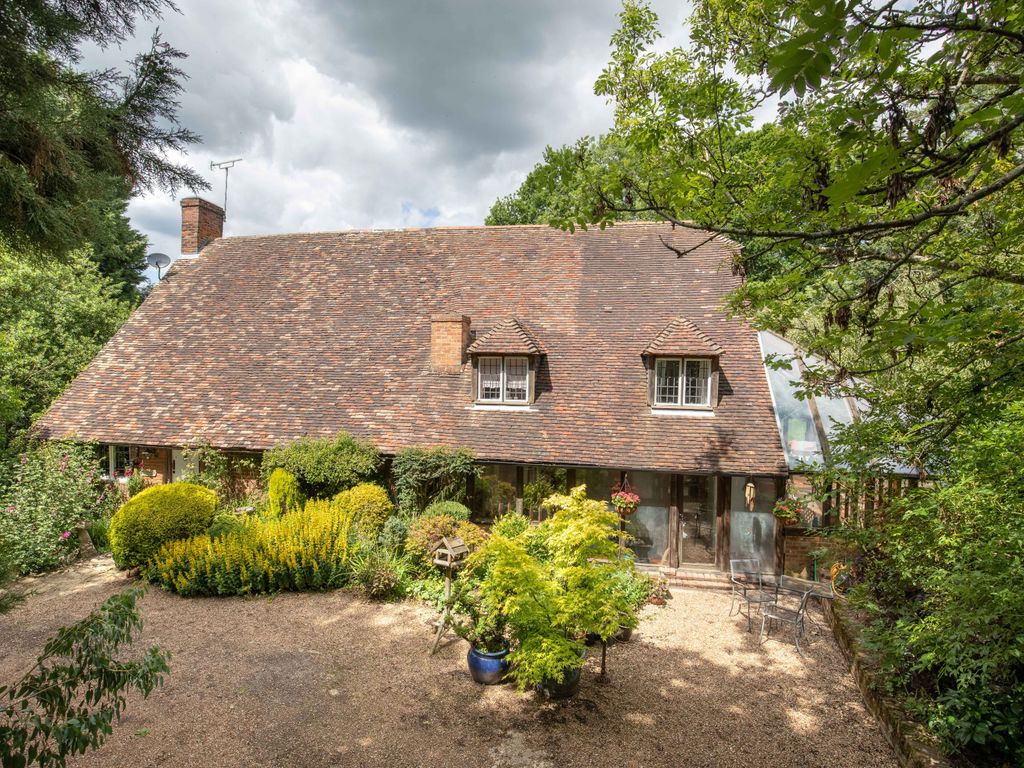 Property Details For Parsonage Cottage Station Road Pluckley