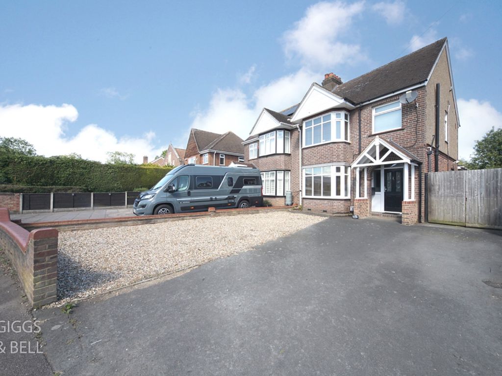 4 bed semidetached house for sale in Ashcroft Road, Luton