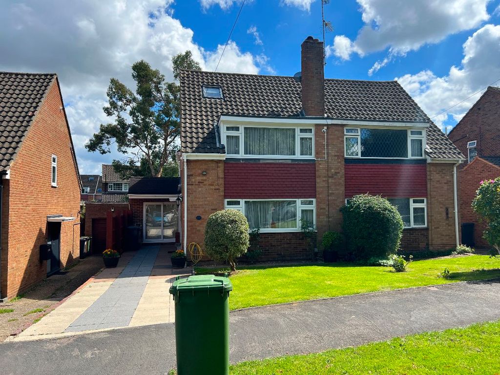 5 bed semidetached house to rent in Dugdale Hill Lane, Potters Bar EN6