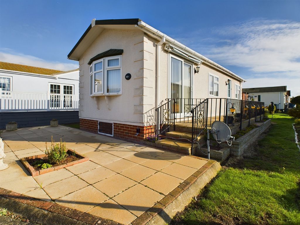 1 bed mobile/park home for sale in Kings Park Homes Creek Road, Canvey