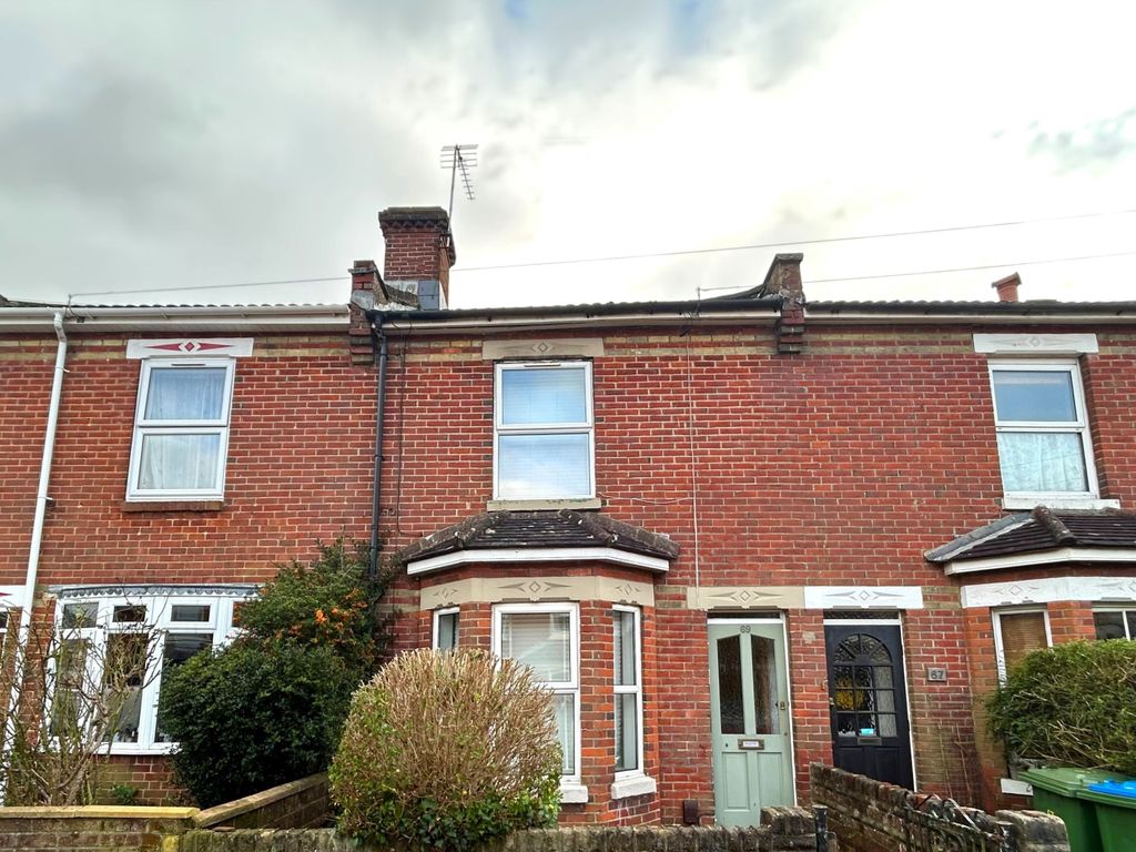 3 bed semidetached house for sale in Norham Avenue, Shirley