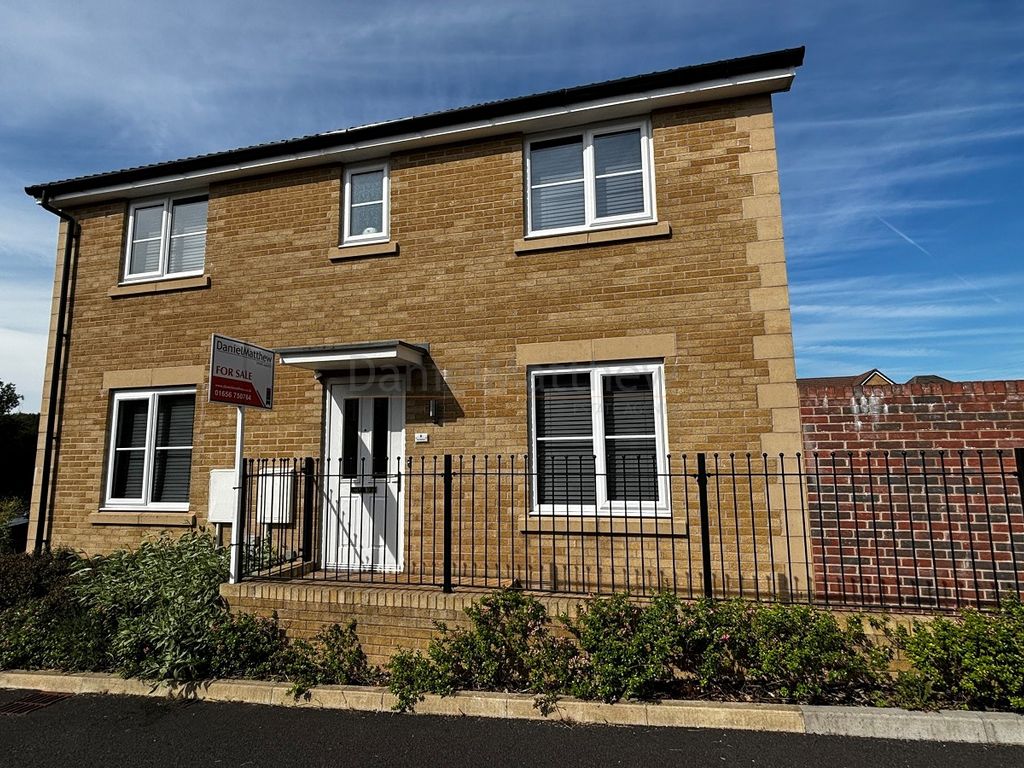 3 bed detached house for sale in Heol Mathews, Coity, Bridgend. CF35, £