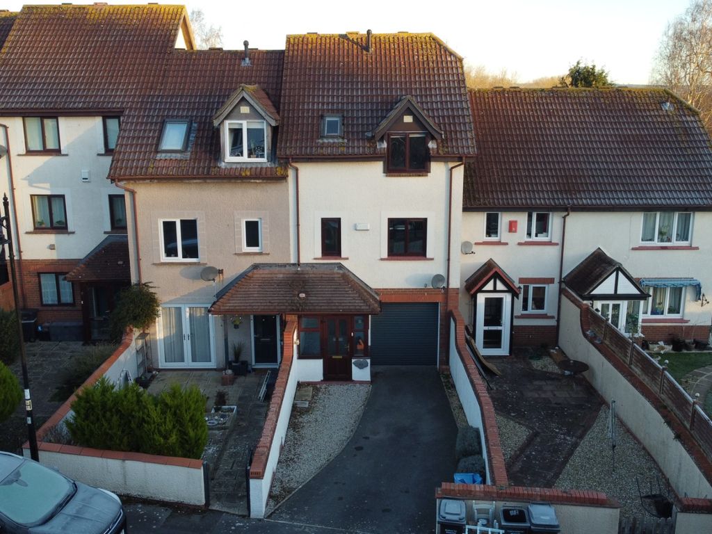 3 bed terraced house to rent in Bradford Close, Taunton, Somerset TA1