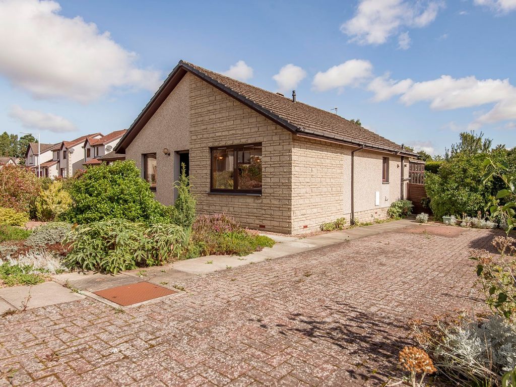 3 bed bungalow for sale in Lumsden Park, Cupar KY15, £250,000 Zoopla