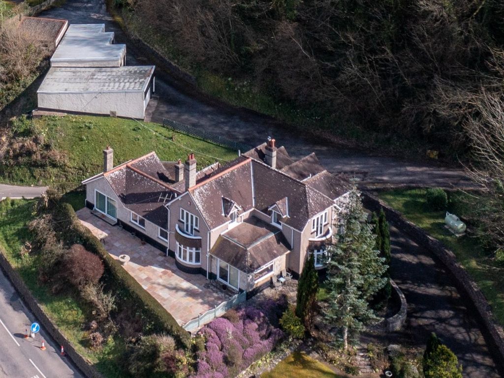 4 bed detached house for sale in Tiverton Road, Bampton, Tiverton