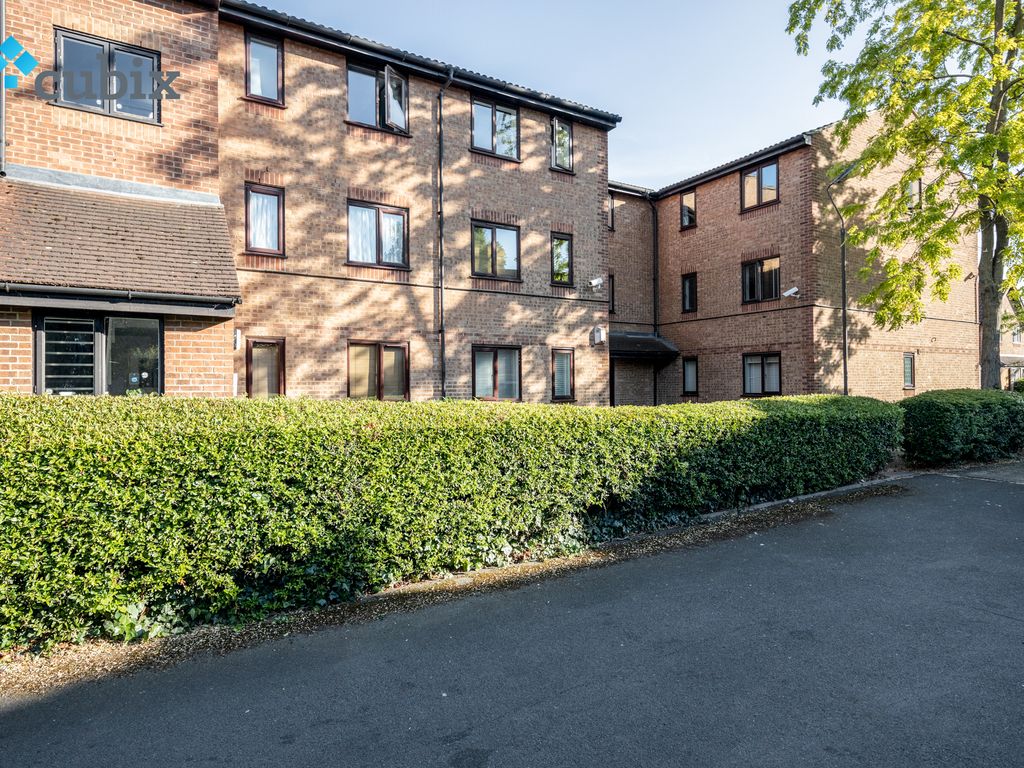 1 bed flat to rent in John Maurice Close, London SE17, £1,846 pcm Zoopla