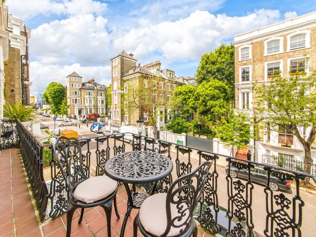1 bed flat for sale in Cathcart Road, Chelsea, London SW10, £895,000