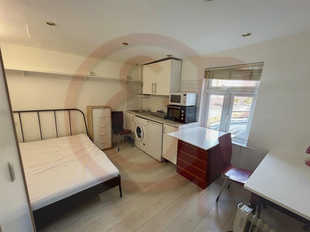 Studio to rent in King Street, Hammersmith W6 Zoopla