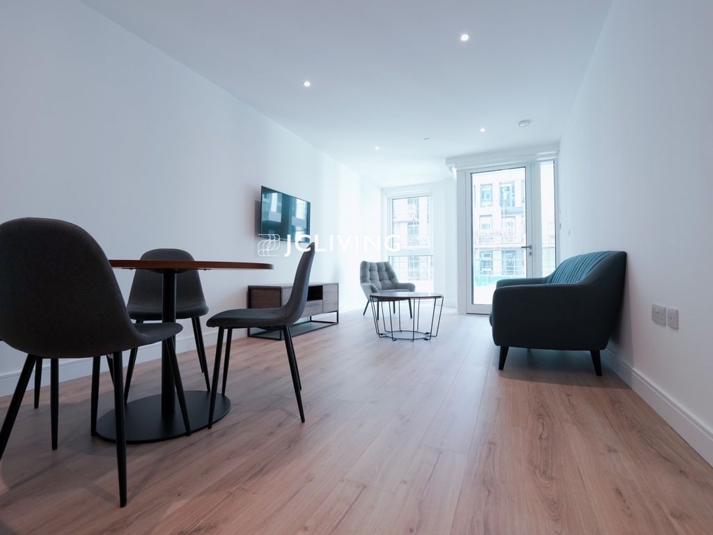 2 bed flat to rent in Montpellier House, 17 Glenthorne Rd W6, £3,467