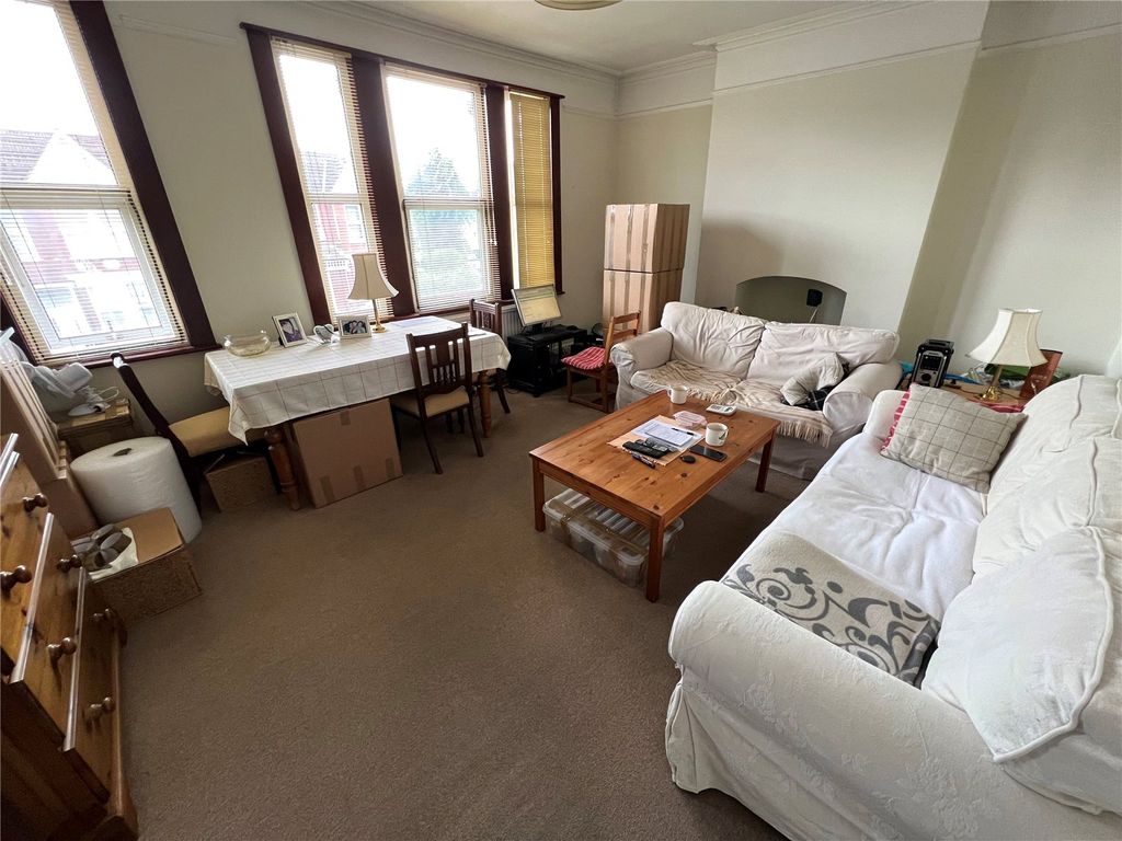 2 bed flat to rent in Warwick Road, London N11 Zoopla