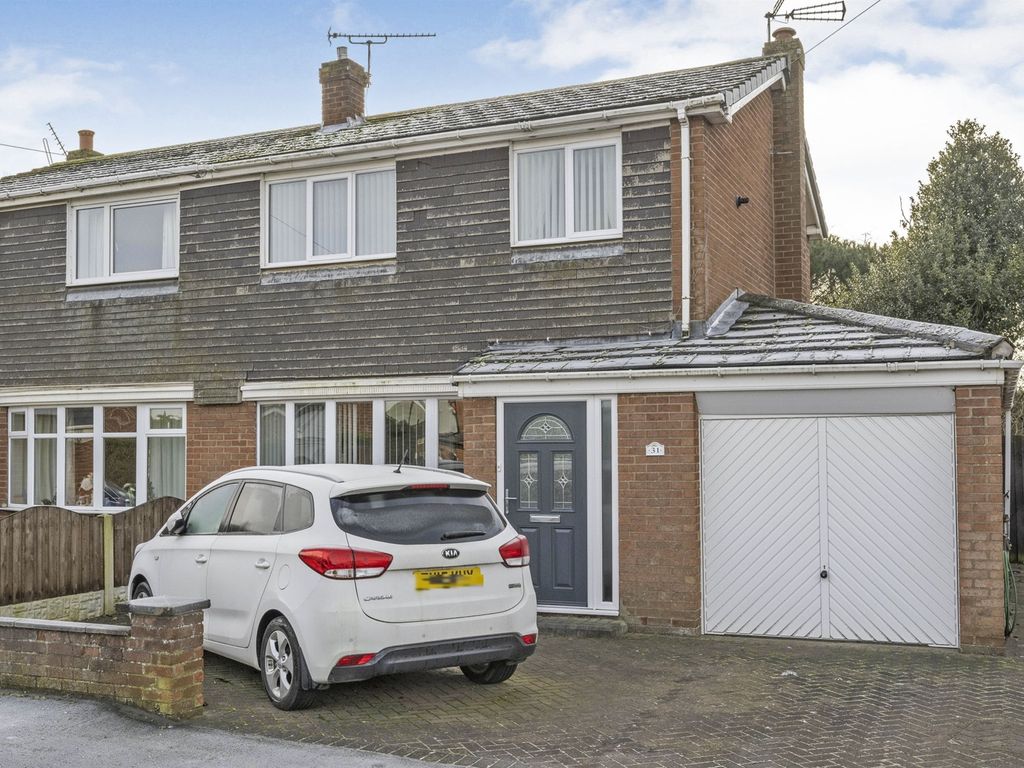 3 bed semidetached house for sale in Chapel Close, Finningley