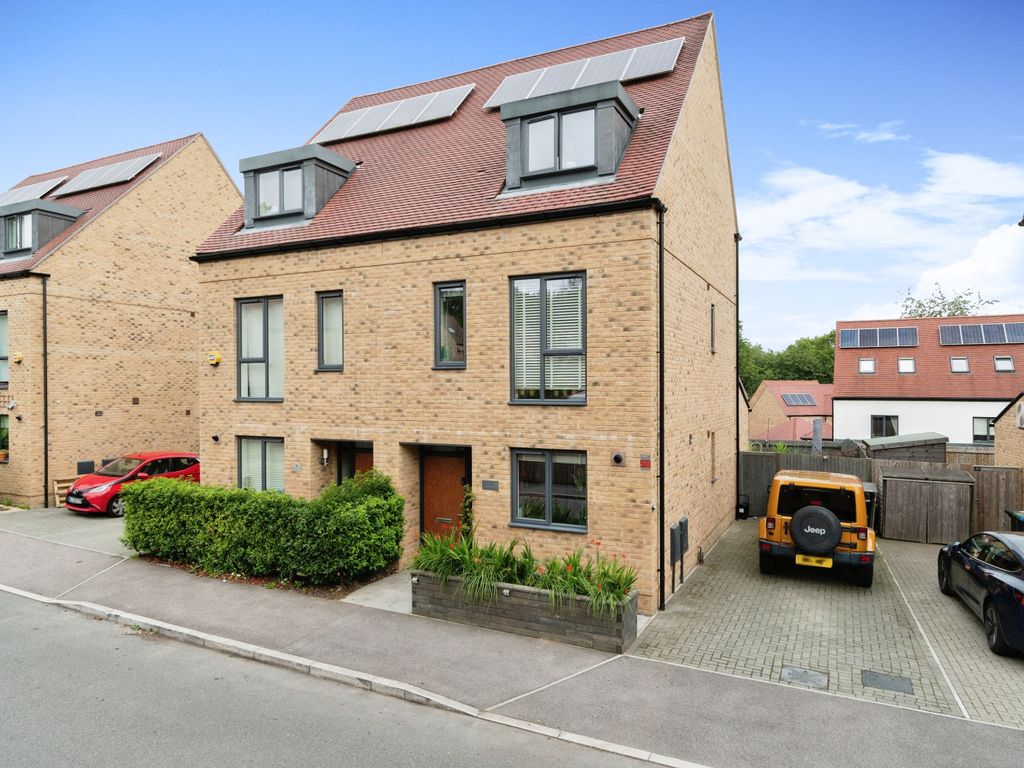4 bed semidetached house for sale in Sir James Moody Way, Coulsdon CR5