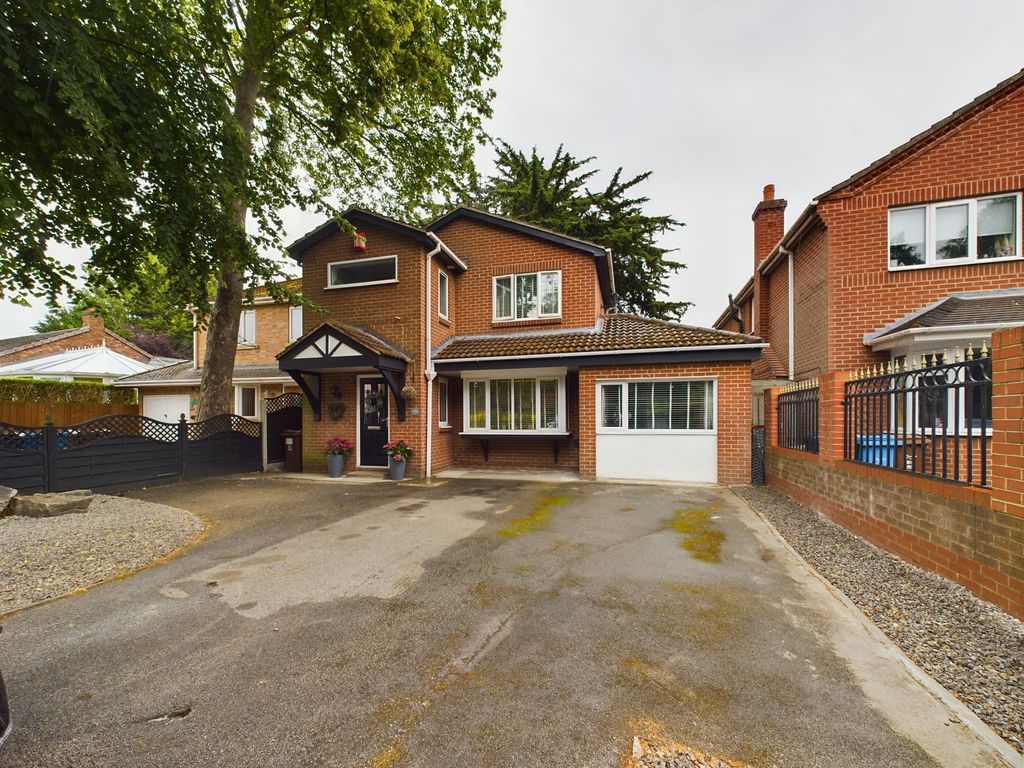 4 bed detached house for sale in Chanterlands Avenue, Hull, Yorkshire