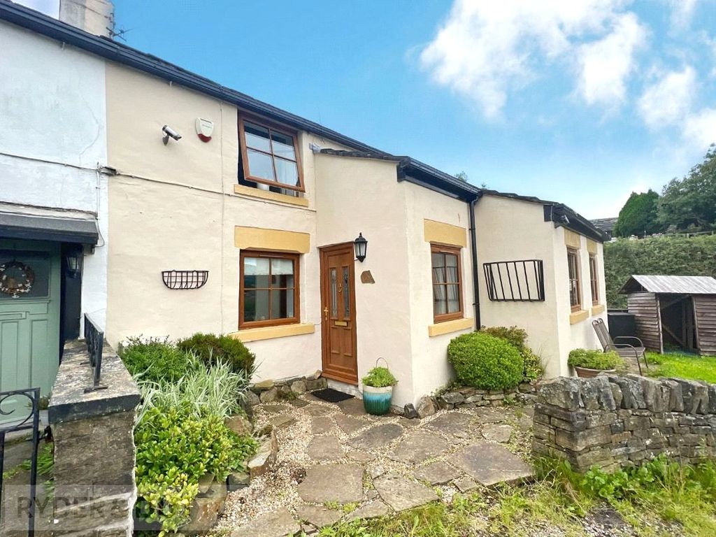 3 bed semidetached house to rent in Luzley Road, Mossley Cross