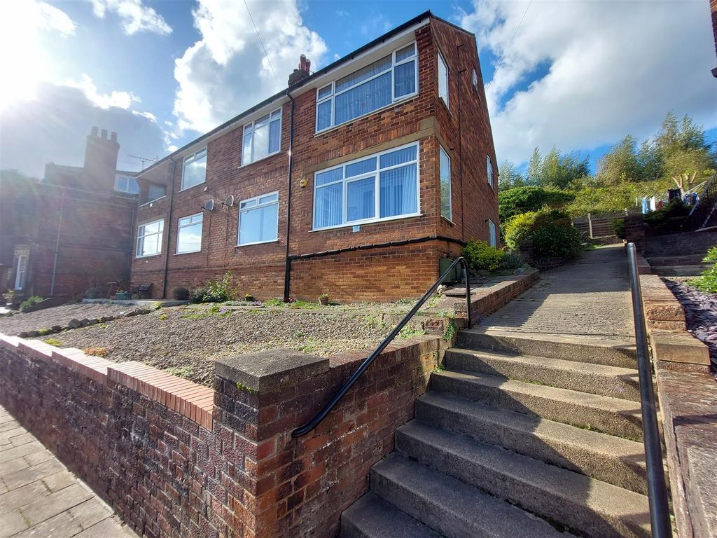 2 bed flat for sale in Westwood Gardens, Scarborough YO11, £135,000