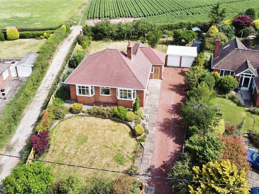2 bed bungalow for sale in Colleys Lane, Willaston, Nantwich, Cheshire