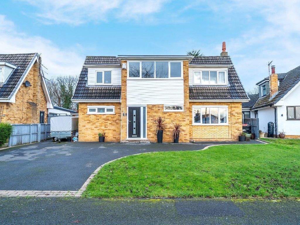 3 bed detached house for sale in The Looms, Parkgate, Neston, Cheshire