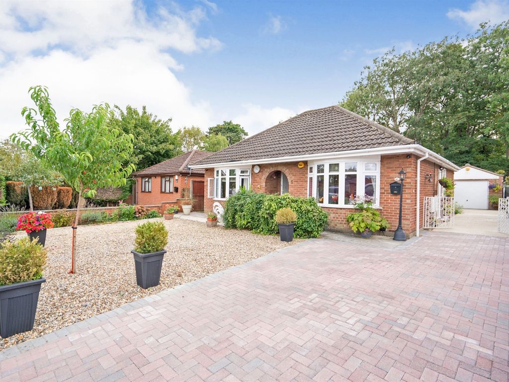 3 bed detached bungalow for sale in Greenborough Road, Sprowston