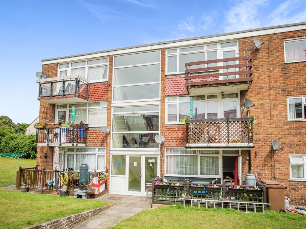 1 bed flat for sale in Hever House, Cypress Court, Rochester, Kent ME2, £130,000 Zoopla