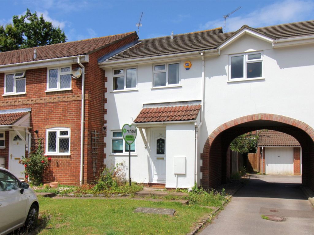 3 bed terraced house to rent in Albert Road, Bagshot GU19 Zoopla