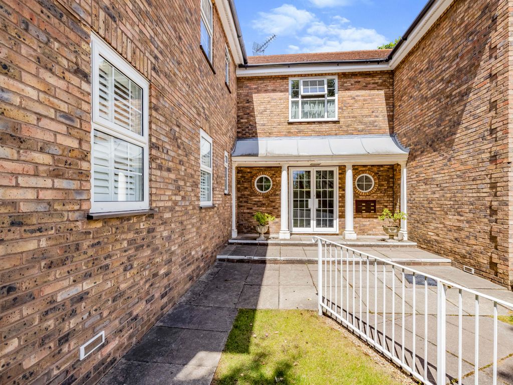 3 bed flat for sale in Trinity Close, Northwood, Middlesex HA6 Zoopla