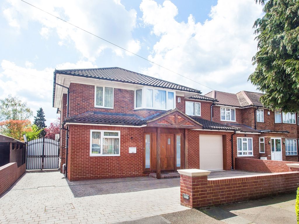 4 bed detached house to rent in Cedar Drive, Pinner HA5 Zoopla