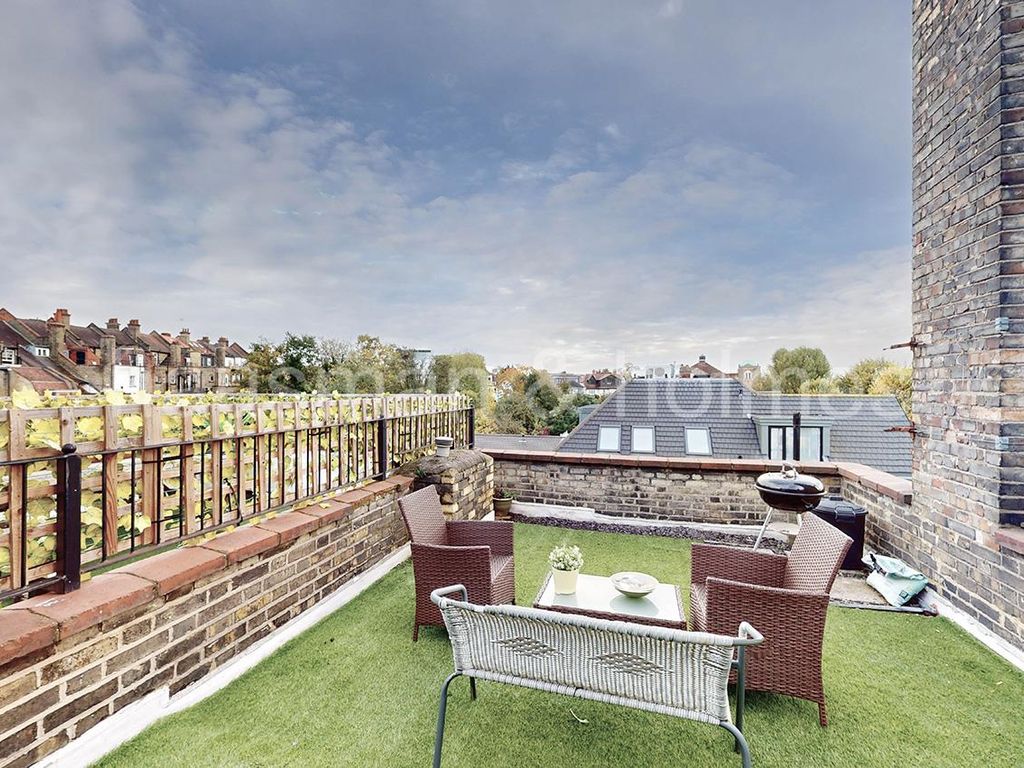 3 bed flat for sale in Golders Green Road, London NW11, £550,000 Zoopla