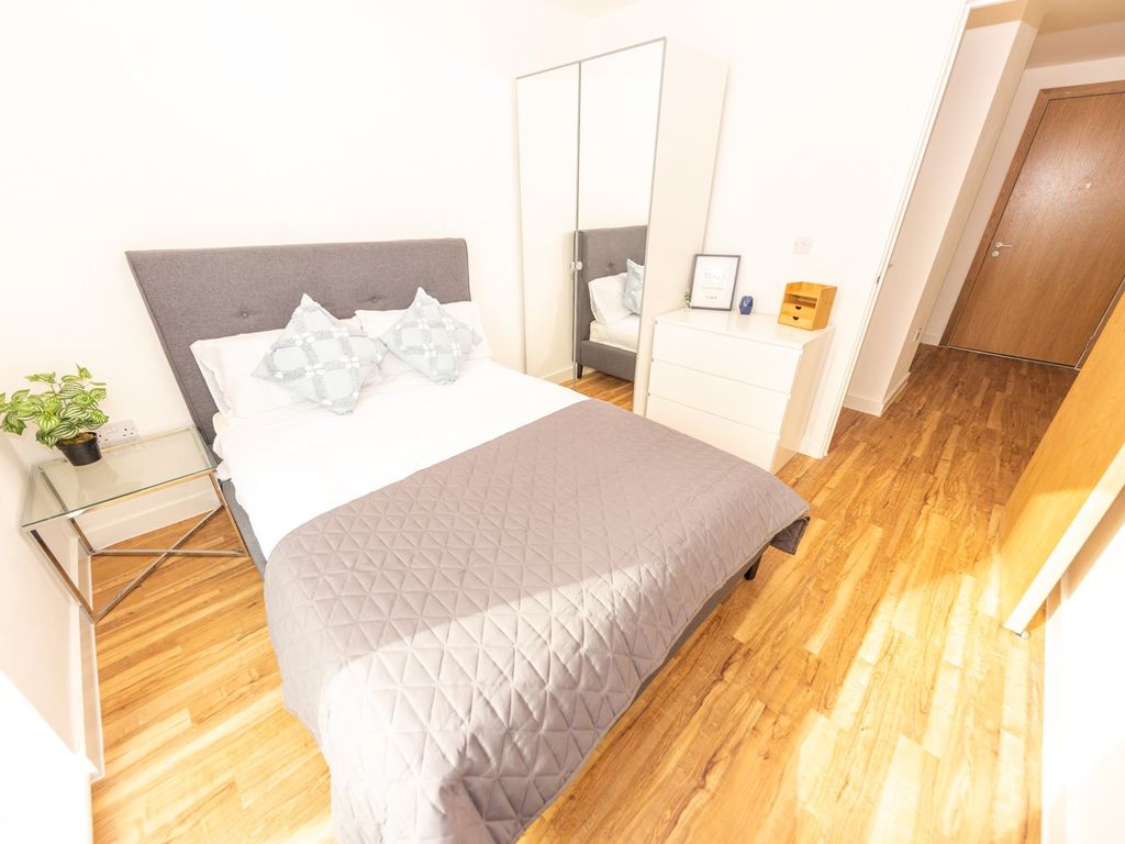 1 bed flat to rent in Media City, Michigan Point Tower A, 9 Michigan