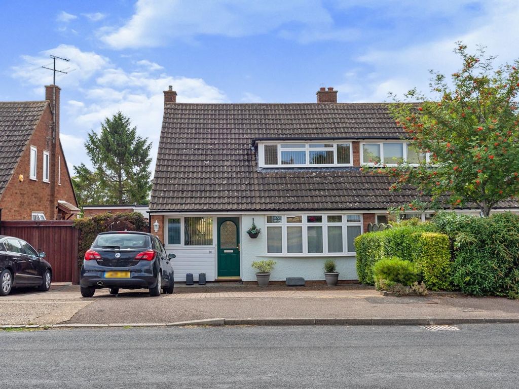 2 bed bungalow for sale in Gainsford Crescent, Hitchin SG4 Zoopla