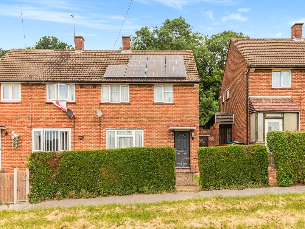 3 bed semidetached house for sale in Dunley Drive, New Addington