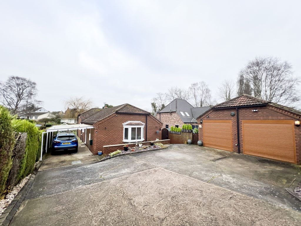 5 bed detached bungalow for sale in High Street, Broughton, Brigg DN20