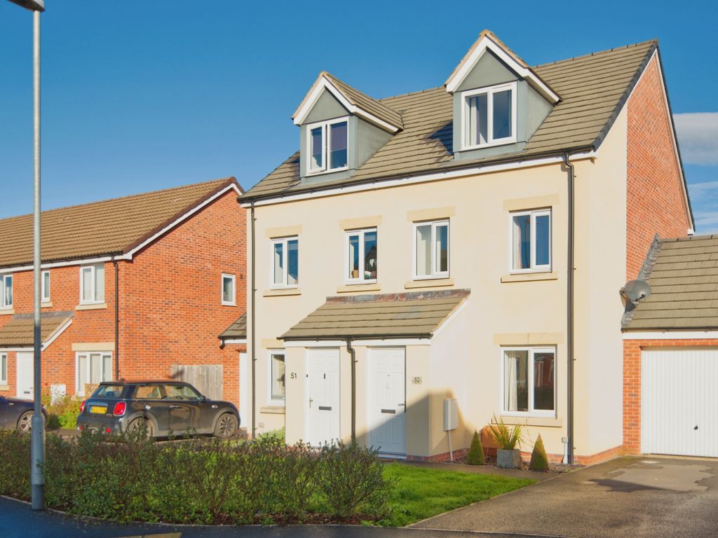 3 bed town house for sale in Hob Close, Monkton Heathfield, Taunton TA2