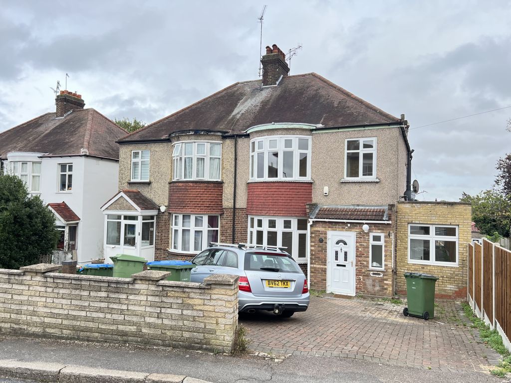 4 bed end terrace house to rent in Plum Lane, London SE18, £2,200 pcm