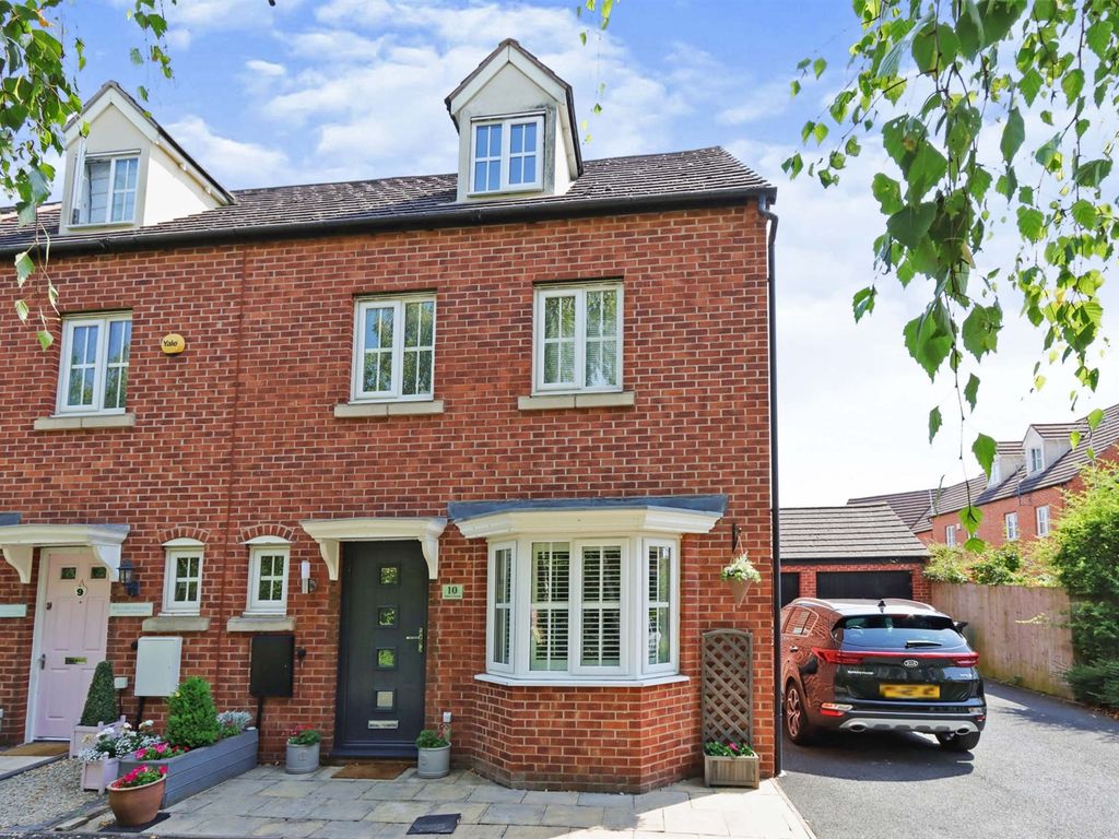 4 bed semidetached house for sale in Mallow Crescent, Kidderminster