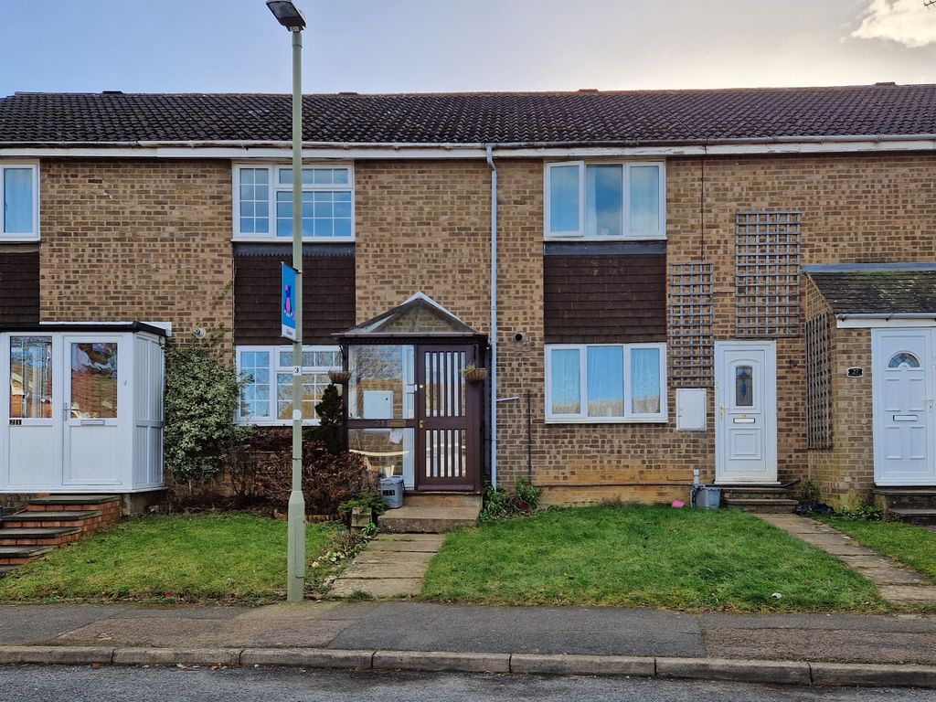 3 bed terraced house for sale in Guernsey Way, Banbury OX16, £240,000