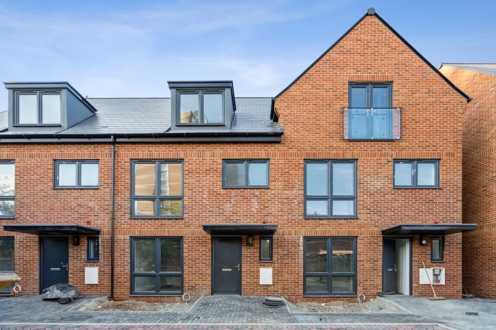 New home, 4 bed end terrace house for sale in Finch Close, Watford