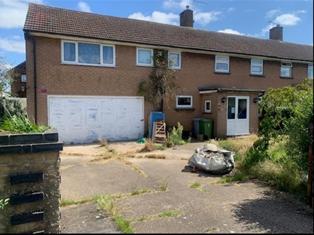 4 bed semidetached house for sale in Braemer Road, Collingham, Newark