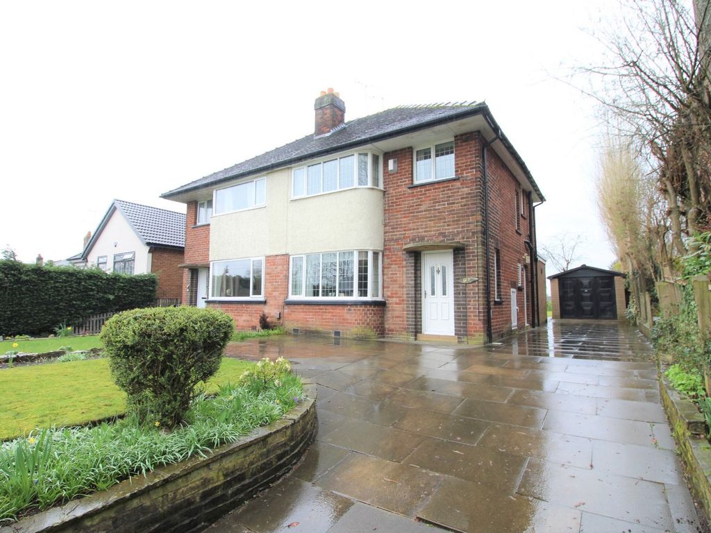 3 bed semidetached house for sale in Elland Road, Churwell, Morley